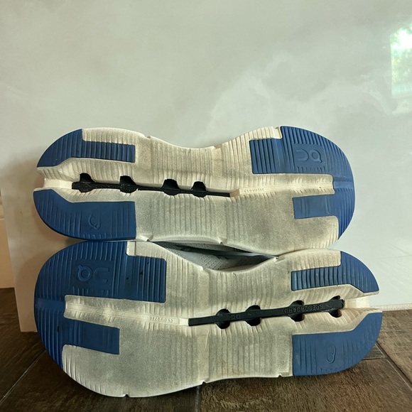 On clouds women size 9.5 - Picture 3 of 4